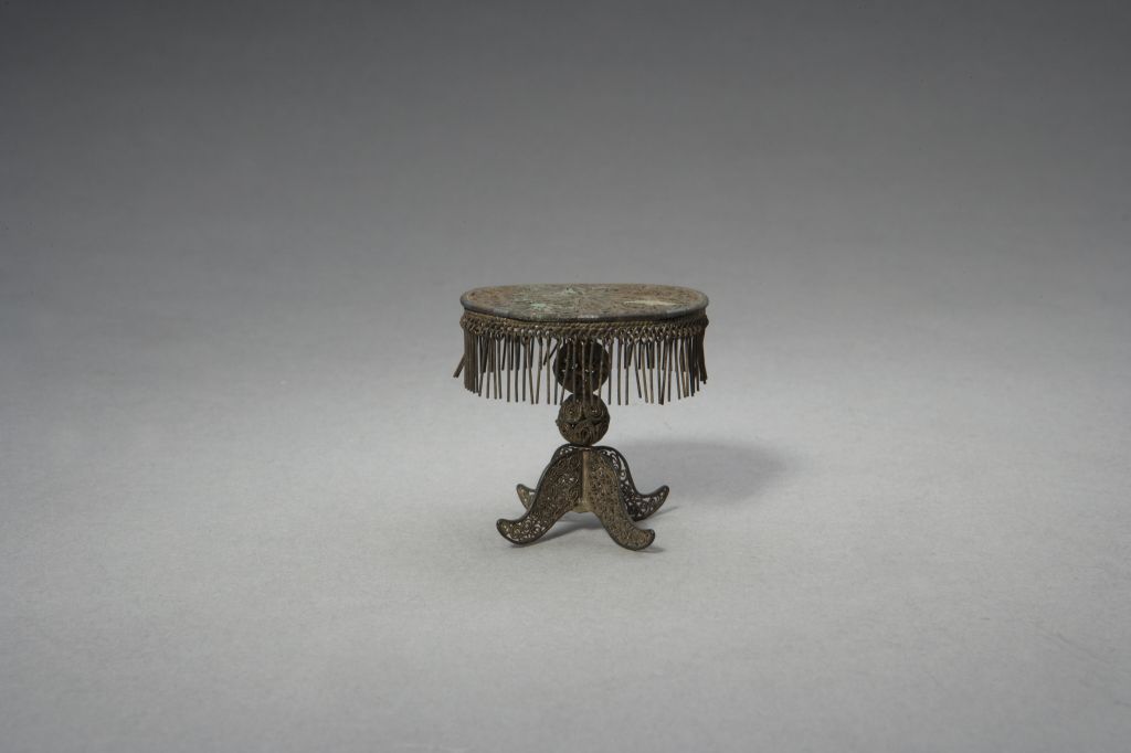 图片[1]-Small silver thread tables and chairs-China Archive